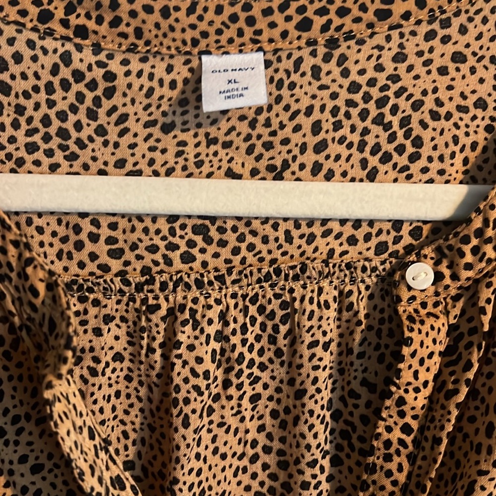 blouse/button up - Picture 2 of 3